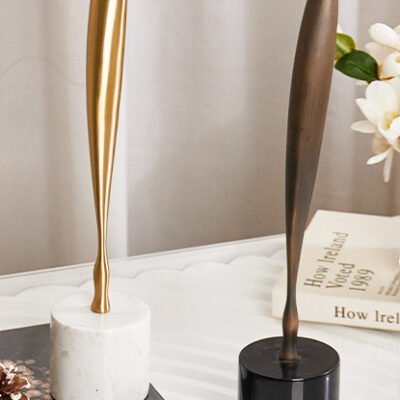 Escultura en forma de pluma Esculturas Flux Metal