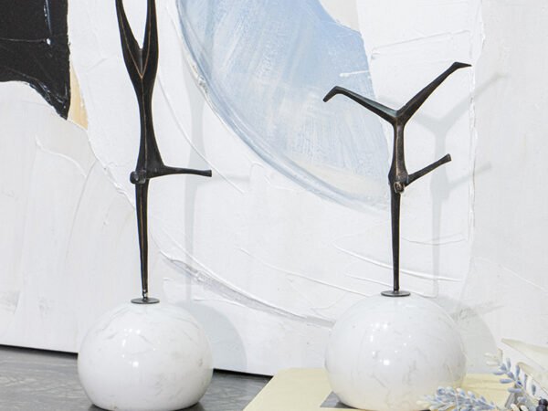 Escultura malabarista en acero Figuras de Malabaristas en Equilibrio